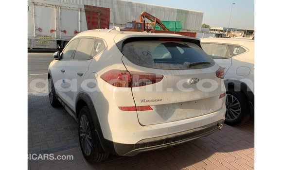 Nunua Imported Hyundai Tucson Nyeupe Gari ndani ya Import - Dubai nchini Somalia Nunua Imported Hyundai Tucson Nyeupe Gari ndani ya Import - Dubai nchini Somalia
