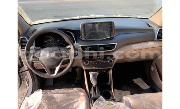 Nunua Imported Hyundai Tucson Nyeupe Gari ndani ya Import - Dubai nchini Somalia Nunua Imported Hyundai Tucson Nyeupe Gari ndani ya Import - Dubai nchini Somalia