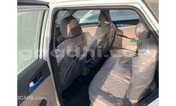 Nunua Imported Hyundai Tucson Nyeupe Gari ndani ya Import - Dubai nchini Somalia Nunua Imported Hyundai Tucson Nyeupe Gari ndani ya Import - Dubai nchini Somalia
