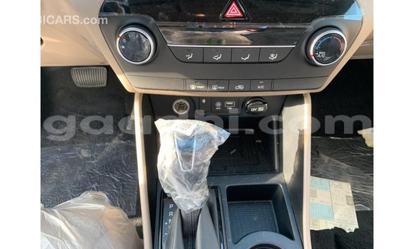 Nunua Imported Hyundai Tucson Nyeupe Gari ndani ya Import - Dubai nchini Somalia Nunua Imported Hyundai Tucson Nyeupe Gari ndani ya Import - Dubai nchini Somalia