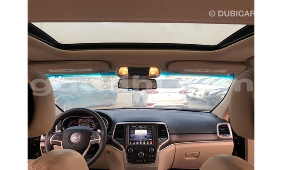 Nunua Imported Jeep Grand Cherokee Nyeusi Gari ndani ya Import - Dubai nchini Somalia Nunua Imported Jeep Grand Cherokee Nyeusi Gari ndani ya Import - Dubai nchini Somalia