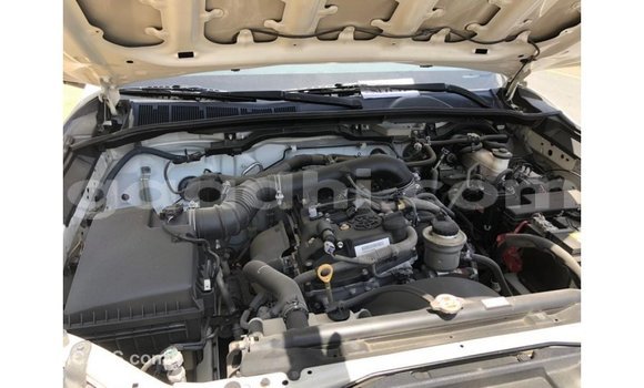 Acheter Import Voiture Toyota Fortuner Blanc à Import - Dubai, Somalie Acheter Import Voiture Toyota Fortuner Blanc à Import - Dubai, Somalie