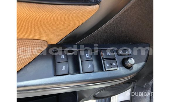 Acheter Import Voiture Toyota Fortuner Blanc à Import - Dubai, Somalie Acheter Import Voiture Toyota Fortuner Blanc à Import - Dubai, Somalie