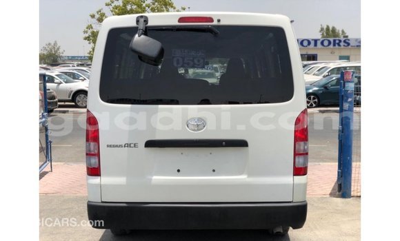 Imported Toyota DA White Netiree iti Import - Dubai keessatti Somalia keessatti Imported Toyota DA White Netiree iti Import - Dubai keessatti Somalia keessatti