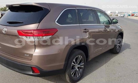 اشتري Imported Toyota Highlander بنى سيارة في Import - Dubai في الصومال اشتري Imported Toyota Highlander بنى سيارة في Import - Dubai في الصومال
