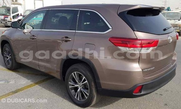 اشتري Imported Toyota Highlander بنى سيارة في Import - Dubai في الصومال اشتري Imported Toyota Highlander بنى سيارة في Import - Dubai في الصومال