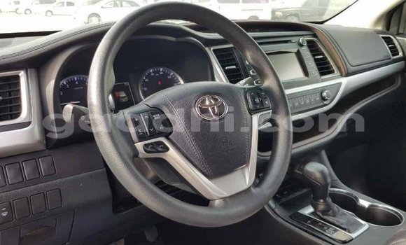 اشتري Imported Toyota Highlander بنى سيارة في Import - Dubai في الصومال اشتري Imported Toyota Highlander بنى سيارة في Import - Dubai في الصومال
