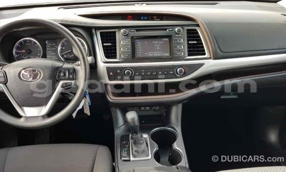 اشتري Imported Toyota Highlander بنى سيارة في Import - Dubai في الصومال اشتري Imported Toyota Highlander بنى سيارة في Import - Dubai في الصومال