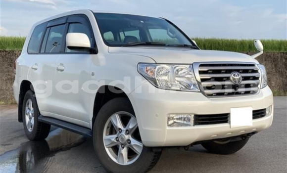 Buy Used Toyota Land Cruiser White Car in Mogadishu in Somalia Buy Used Toyota Land Cruiser White Car in Mogadishu in Somalia