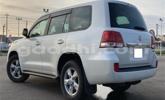 Buy Used Toyota Land Cruiser White Car in Mogadishu in Somalia Buy Used Toyota Land Cruiser White Car in Mogadishu in Somalia