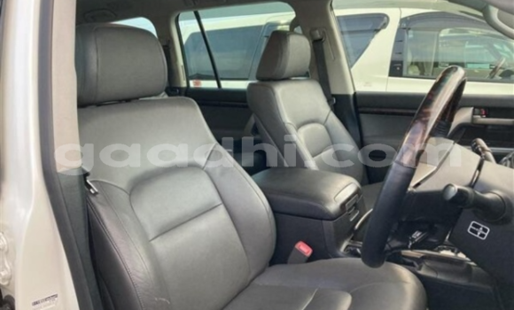Buy Used Toyota Land Cruiser White Car in Mogadishu in Somalia Buy Used Toyota Land Cruiser White Car in Mogadishu in Somalia