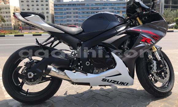 Nunua Ilio tumika Suzuki GSX–R Brown Bike ndani ya Baidoa nchini Somalia Nunua Ilio tumika Suzuki GSX–R Brown Bike ndani ya Baidoa nchini Somalia