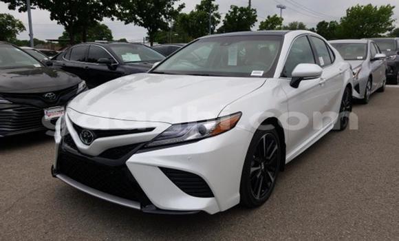 اشتري مستعمل Toyota Camry أبيض سيارة في بليد وين في حيران