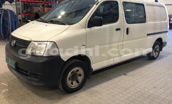 ይግዙ ያገለገለ Toyota Hiace ነጭ መኪና በ ሐርጌሳ በ ሶማሊላንድ ይግዙ ያገለገለ Toyota Hiace ነጭ መኪና በ ሐርጌሳ በ ሶማሊላንድ