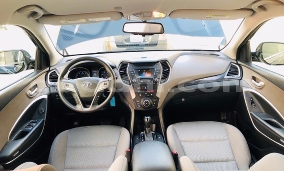 Nunua Ilio tumika Hyundai Santa Fe Nyeusi Gari ndani ya Iskushuban nchini Bari Nunua Ilio tumika Hyundai Santa Fe Nyeusi Gari ndani ya Iskushuban nchini Bari