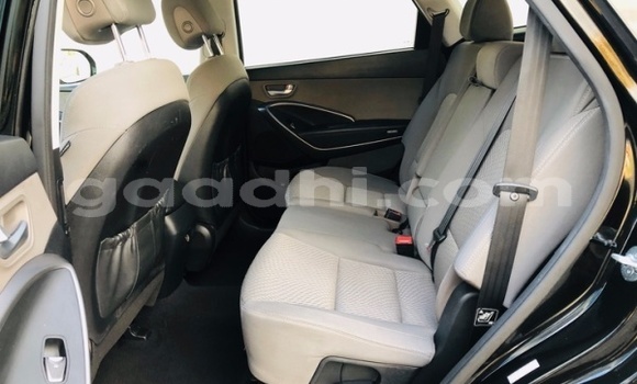 Nunua Ilio tumika Hyundai Santa Fe Nyeusi Gari ndani ya Iskushuban nchini Bari Nunua Ilio tumika Hyundai Santa Fe Nyeusi Gari ndani ya Iskushuban nchini Bari