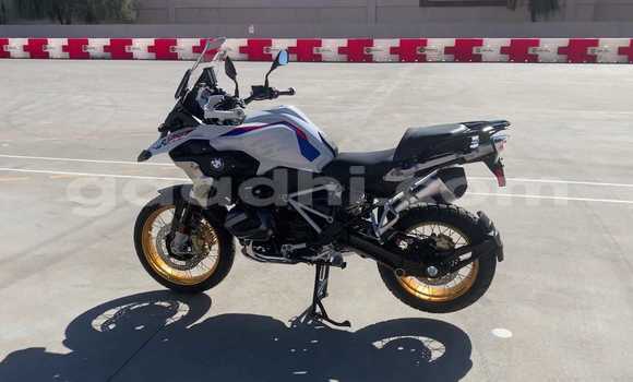 اشتري مستعمل BMW R1200GS Adventure أسود دراجة نارية في Las'anod في نوغال اشتري مستعمل BMW R1200GS Adventure أسود دراجة نارية في Las'anod في نوغال