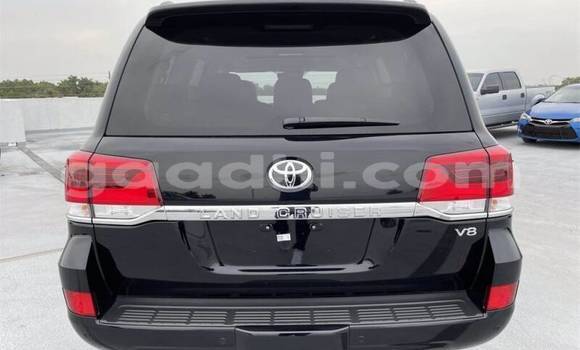 Nunua Imported Toyota Land Cruiser Nyeusi Gari ndani ya Bandarmu nchini Bari Nunua Imported Toyota Land Cruiser Nyeusi Gari ndani ya Bandarmu nchini Bari
