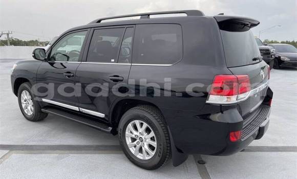 Nunua Imported Toyota Land Cruiser Nyeusi Gari ndani ya Bandarmu nchini Bari Nunua Imported Toyota Land Cruiser Nyeusi Gari ndani ya Bandarmu nchini Bari