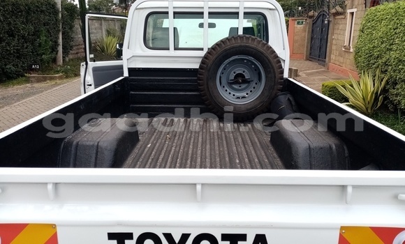 Nunua Ilio tumika Toyota Land Cruiser Nyingine Gari ndani ya Mogadishu nchini Somalia Nunua Ilio tumika Toyota Land Cruiser Nyingine Gari ndani ya Mogadishu nchini Somalia