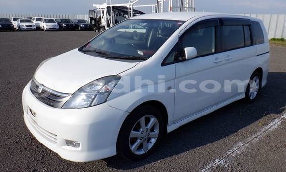 Buy Used Toyota ISis White Car in Import - Dubai in Somalia Buy Used Toyota ISis White Car in Import - Dubai in Somalia