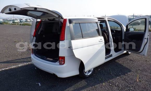 Buy Used Toyota ISis White Car in Import - Dubai in Somalia Buy Used Toyota ISis White Car in Import - Dubai in Somalia