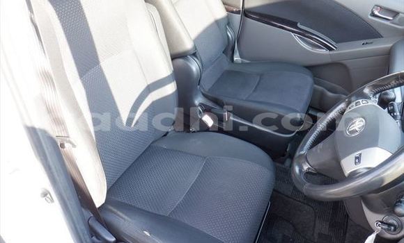 Buy Used Toyota ISis White Car in Import - Dubai in Somalia Buy Used Toyota ISis White Car in Import - Dubai in Somalia