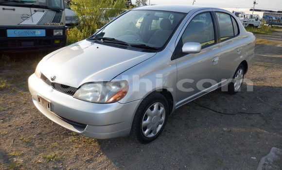 اشتري مستعمل Toyota Platz فضة سيارة في Import - Dubai في الصومال