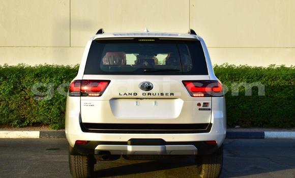 Nunua Mpya Toyota Land Cruiser Nyeupe Gari ndani ya Import - Dubai nchini Somalia Nunua Mpya Toyota Land Cruiser Nyeupe Gari ndani ya Import - Dubai nchini Somalia