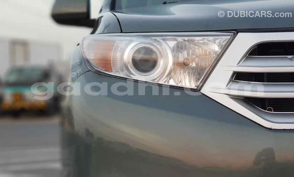 اشتري Imported Toyota Highlander أخضر سيارة في Import - Dubai في الصومال اشتري Imported Toyota Highlander أخضر سيارة في Import - Dubai في الصومال