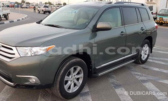 اشتري Imported Toyota Highlander أخضر سيارة في Import - Dubai في الصومال اشتري Imported Toyota Highlander أخضر سيارة في Import - Dubai في الصومال