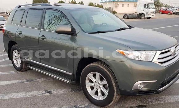 اشتري Imported Toyota Highlander أخضر سيارة في Import - Dubai في الصومال اشتري Imported Toyota Highlander أخضر سيارة في Import - Dubai في الصومال