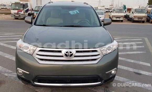 اشتري Imported Toyota Highlander أخضر سيارة في Import - Dubai في الصومال اشتري Imported Toyota Highlander أخضر سيارة في Import - Dubai في الصومال