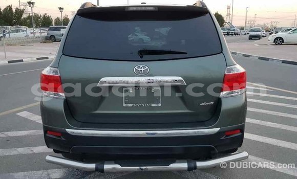 اشتري Imported Toyota Highlander أخضر سيارة في Import - Dubai في الصومال اشتري Imported Toyota Highlander أخضر سيارة في Import - Dubai في الصومال
