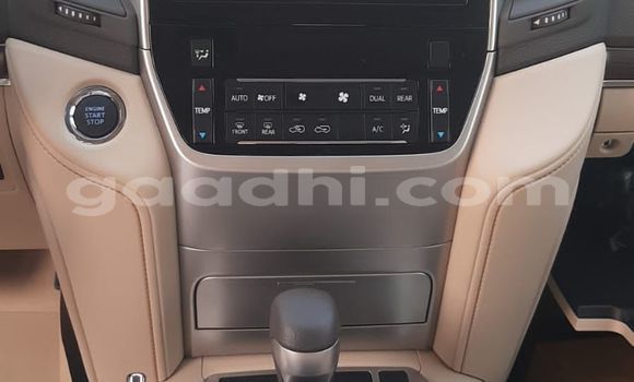 Nunua Mpya Toyota Land Cruiser Nyeupe Gari ndani ya Mogadishu nchini Somalia Nunua Mpya Toyota Land Cruiser Nyeupe Gari ndani ya Mogadishu nchini Somalia