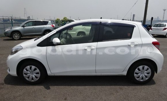Buy Used Toyota Vitz White Car in Dujuma in Gedo Buy Used Toyota Vitz White Car in Dujuma in Gedo