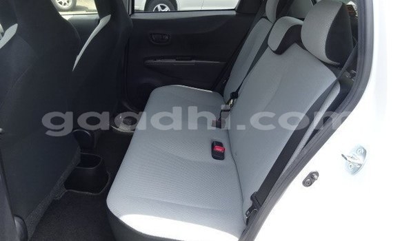 Buy Used Toyota Vitz White Car in Dujuma in Gedo Buy Used Toyota Vitz White Car in Dujuma in Gedo