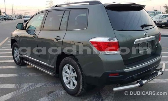 اشتري Imported Toyota Highlander أخضر سيارة في Import - Dubai في الصومال اشتري Imported Toyota Highlander أخضر سيارة في Import - Dubai في الصومال