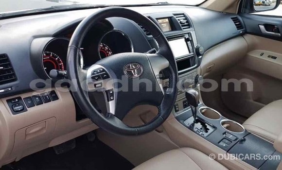 اشتري Imported Toyota Highlander أخضر سيارة في Import - Dubai في الصومال اشتري Imported Toyota Highlander أخضر سيارة في Import - Dubai في الصومال