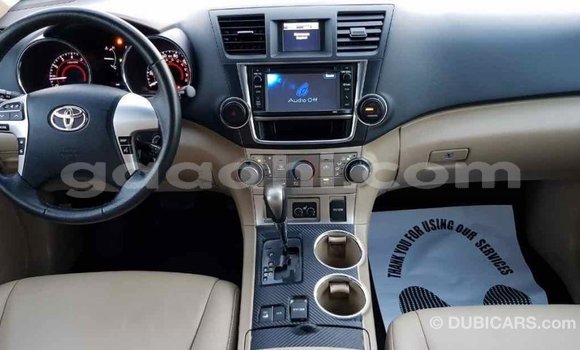 اشتري Imported Toyota Highlander أخضر سيارة في Import - Dubai في الصومال اشتري Imported Toyota Highlander أخضر سيارة في Import - Dubai في الصومال