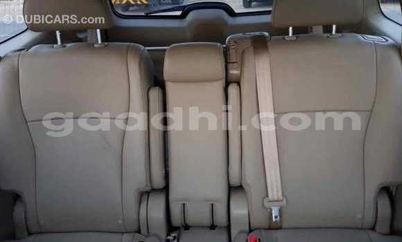 اشتري Imported Toyota Highlander أخضر سيارة في Import - Dubai في الصومال اشتري Imported Toyota Highlander أخضر سيارة في Import - Dubai في الصومال