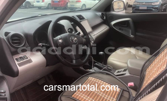 Buy Used Toyota RAV4 White Car in Bardhere in Gedo Buy Used Toyota RAV4 White Car in Bardhere in Gedo