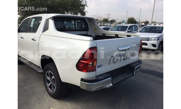 ይግዙ Imported Toyota Hilux ነጭ መኪና በ Import - Dubai በ ሶማሊያ ይግዙ Imported Toyota Hilux ነጭ መኪና በ Import - Dubai በ ሶማሊያ
