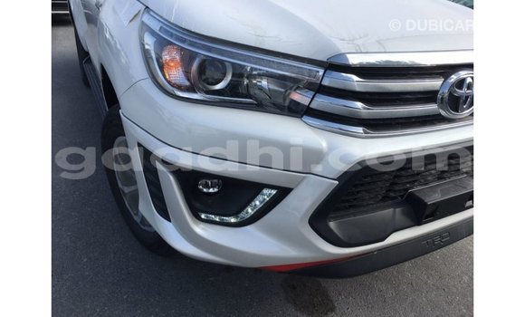 ይግዙ Imported Toyota Hilux ነጭ መኪና በ Import - Dubai በ ሶማሊያ ይግዙ Imported Toyota Hilux ነጭ መኪና በ Import - Dubai በ ሶማሊያ