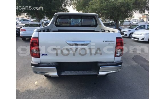ይግዙ Imported Toyota Hilux ነጭ መኪና በ Import - Dubai በ ሶማሊያ ይግዙ Imported Toyota Hilux ነጭ መኪና በ Import - Dubai በ ሶማሊያ
