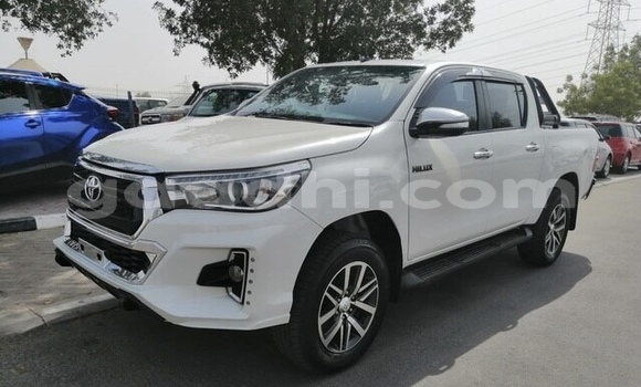 ይግዙ ያገለገለ Toyota Hiluxe Revo ብር መኪና በ ሞቃዲሾ በ ሶማሊያ ይግዙ ያገለገለ Toyota Hiluxe Revo ብር መኪና በ ሞቃዲሾ በ ሶማሊያ