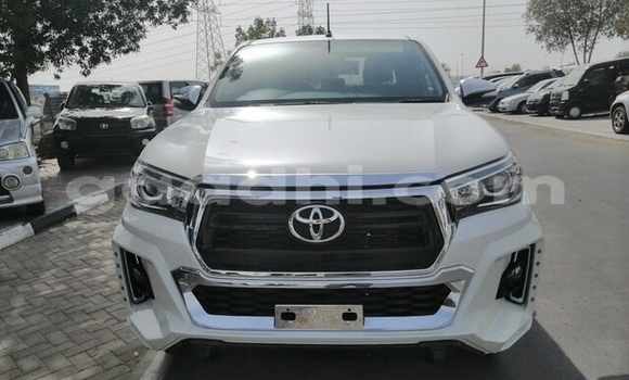 ይግዙ ያገለገለ Toyota Hiluxe Revo ብር መኪና በ ሞቃዲሾ በ ሶማሊያ ይግዙ ያገለገለ Toyota Hiluxe Revo ብር መኪና በ ሞቃዲሾ በ ሶማሊያ