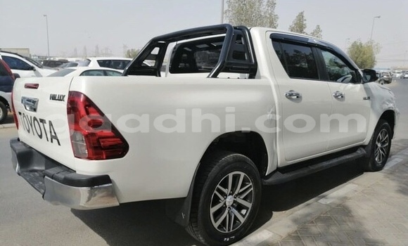 ይግዙ ያገለገለ Toyota Hiluxe Revo ብር መኪና በ ሞቃዲሾ በ ሶማሊያ ይግዙ ያገለገለ Toyota Hiluxe Revo ብር መኪና በ ሞቃዲሾ በ ሶማሊያ