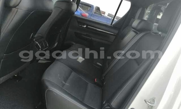 ይግዙ ያገለገለ Toyota Hiluxe Revo ብር መኪና በ ሞቃዲሾ በ ሶማሊያ ይግዙ ያገለገለ Toyota Hiluxe Revo ብር መኪና በ ሞቃዲሾ በ ሶማሊያ