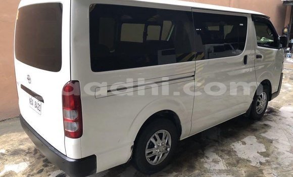 Buy Used Toyota Hiace White Car in 'Alula in Bari